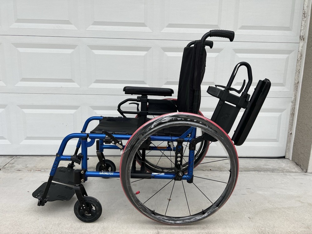 Ki Mobility Catalist 5VX Folding wheelchair