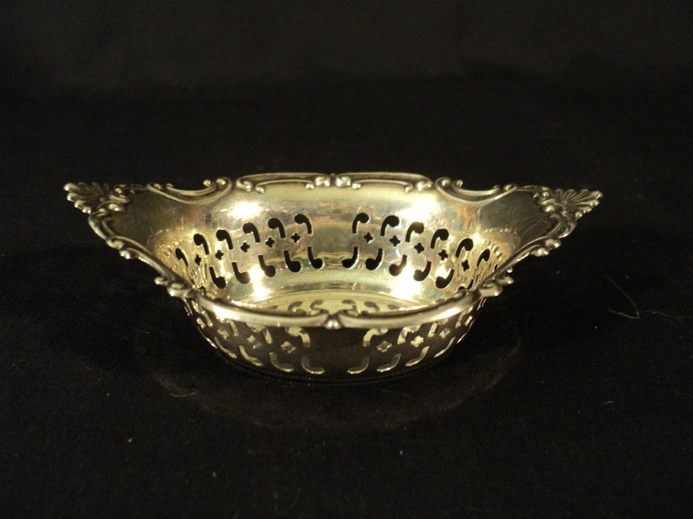 NICE VINTAGE GORHAM STERLING SILVER "CROMWELL" NUT DISH