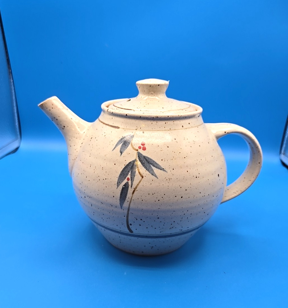 Aberdeenshire Crathes Pottery Studio Teapot