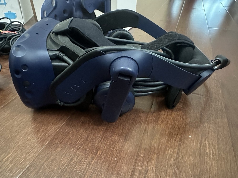 HTC VIVE Pro Headset VR Full Set Complete System Virtual Reality Kit Tested
