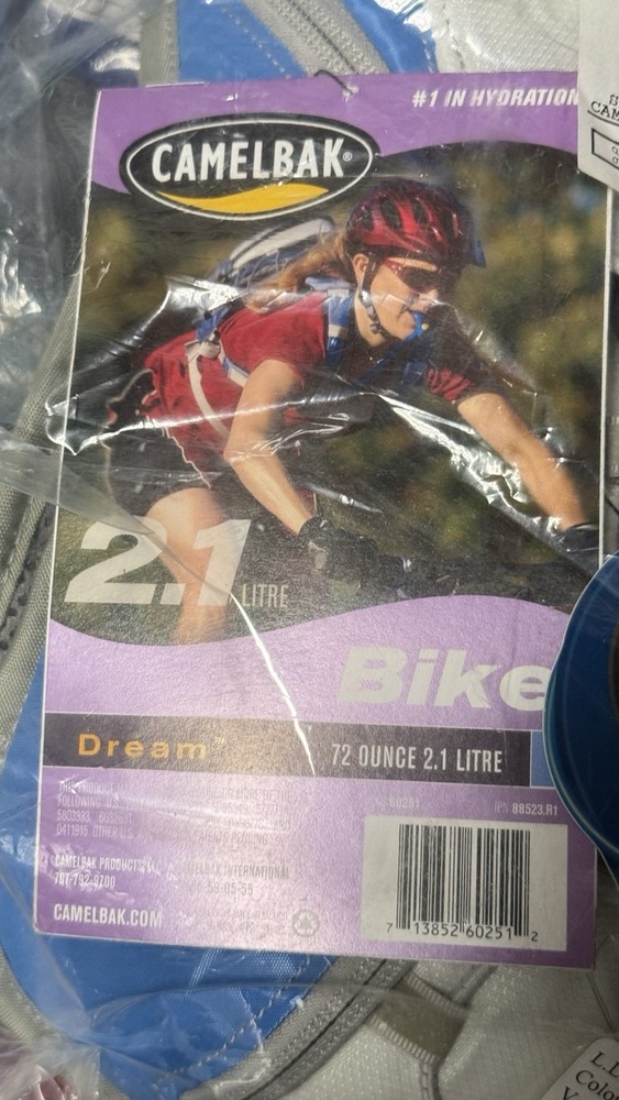 NWT/SEALED CamelBak DREAM Women’s Hydration Backpack 72 oz/2.1L – Blue – LL BEAN