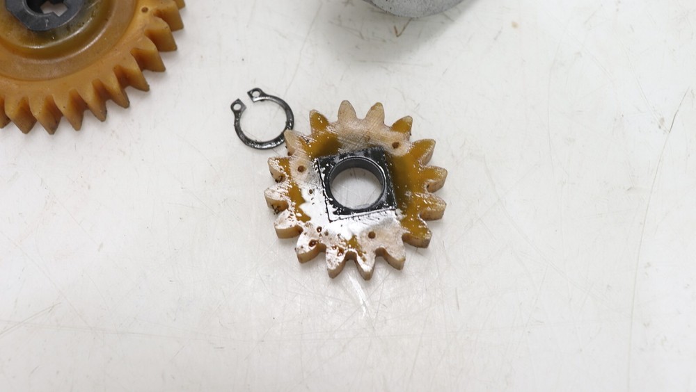 85-05 YAMAHA VMAX OEM ENGINE MOTOR OIL PUMP GEAR