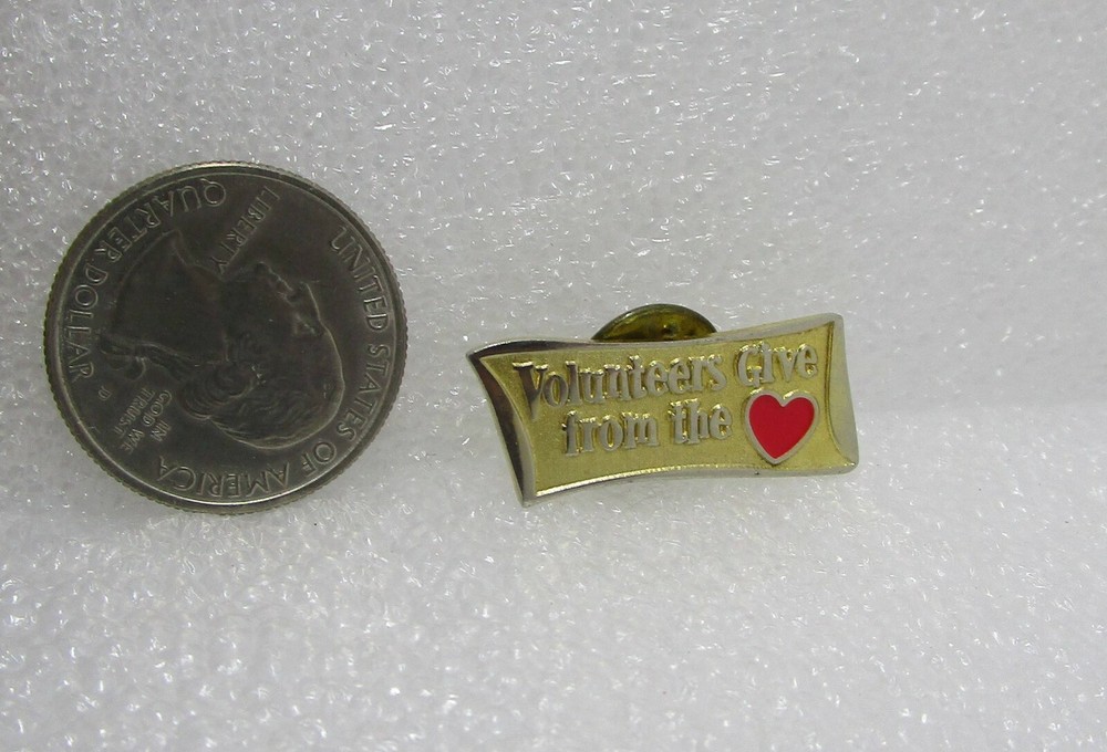 Volunteers Give From The Heart Pin