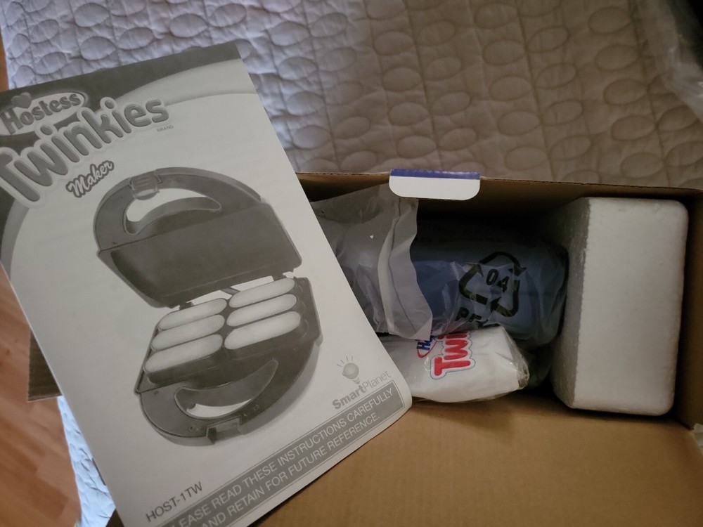 HOSTESS TWINKIE Maker & HOSTESS Mini CUPCAKE - Brand New