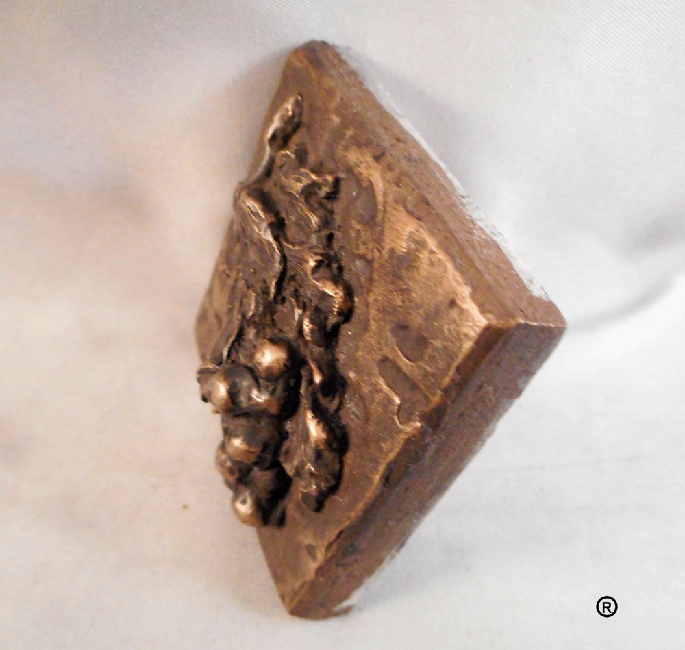 Bronze Grapes Decorative Tile Dot