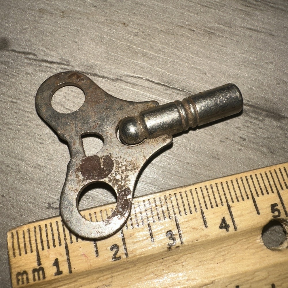 Antique Wind-Up Key Clock Key Unbranded Rusty #9