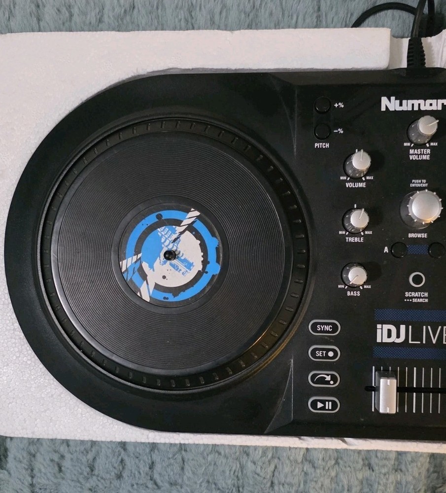 Numark iDJ Live Digital DJ Controller Turntable Apple Mac PC Ipad Iphone Ipod