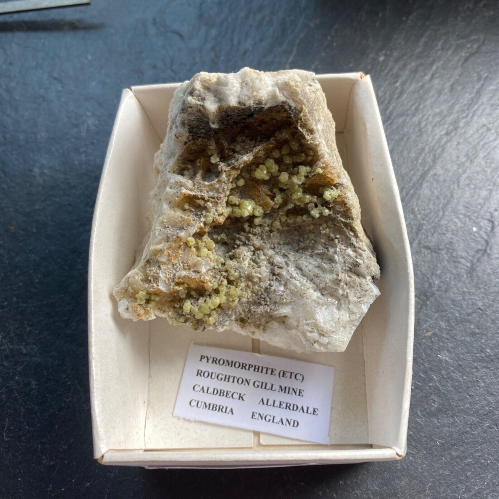 PYROMORPHITE ON SOLID QUARTZ FROM ROUGHTON GILL MINE. 66g MF1146