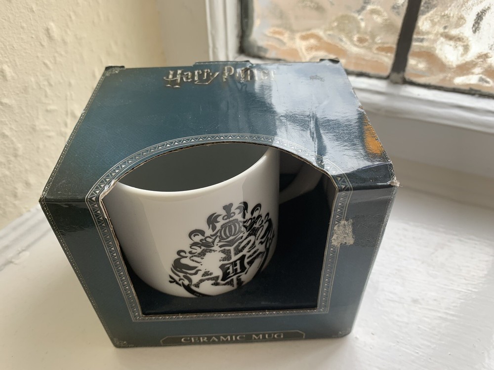 NEW - HARRY POTTER boxed Mug - Hogwarts Crest