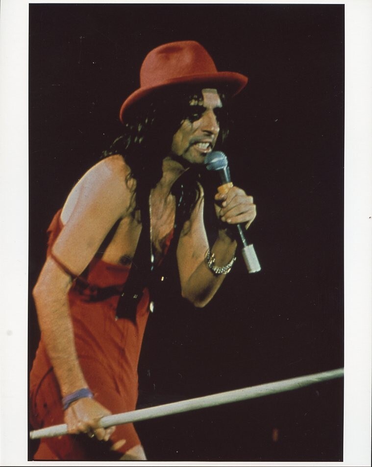 ALICE COOPER  8X10 PHOTO B9323