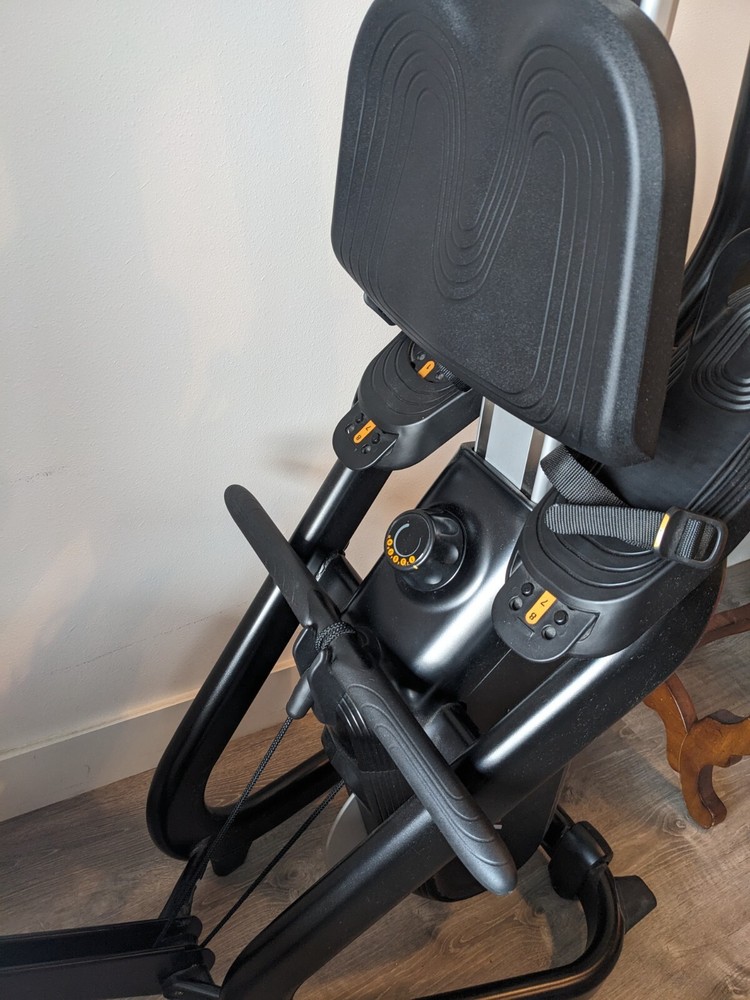 Matrix ROWER-2, 10 Magnetic Resistance settings, Veritcal Compact Storage