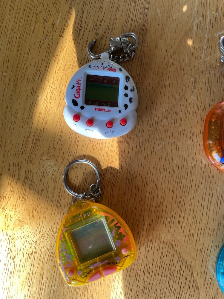 Vintage Assorted Lot of Electronic Virtual Pets (Read Description)