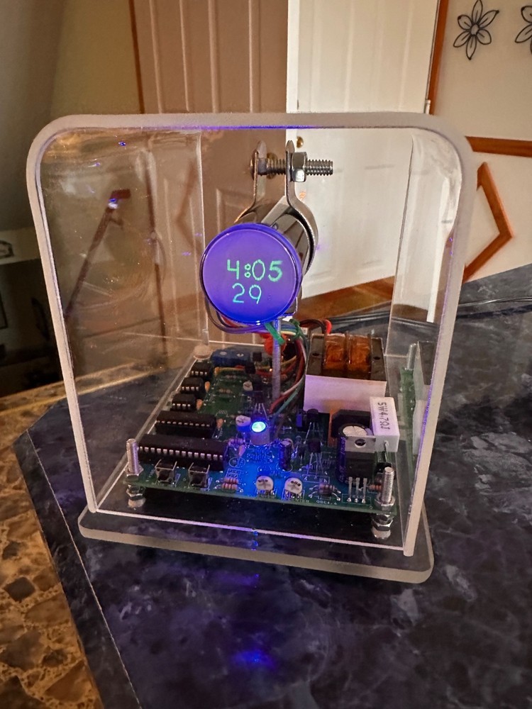 Micro Mini Oscilloscope Clock 3Lo1i CRT Cathode ray tube analog vector