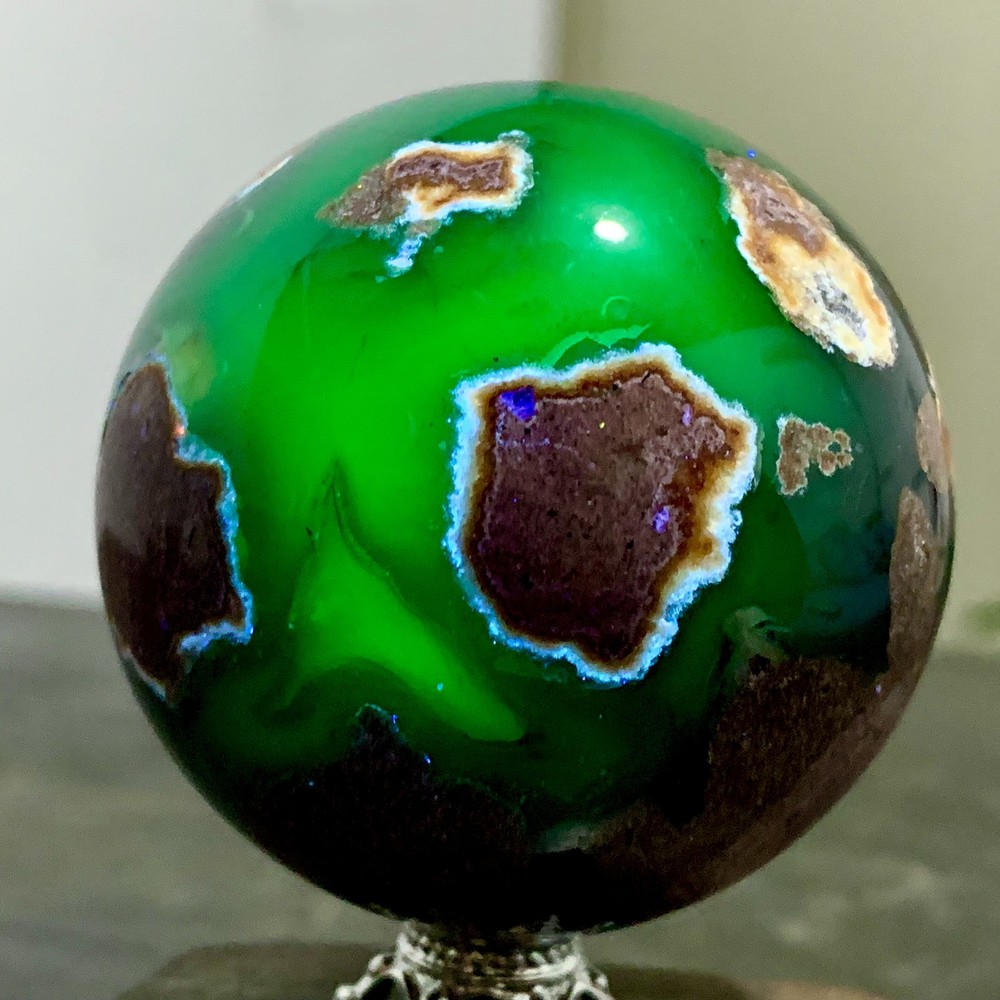 190G Natural blue chalcedony Agate quartz Sphere  glow under UV light