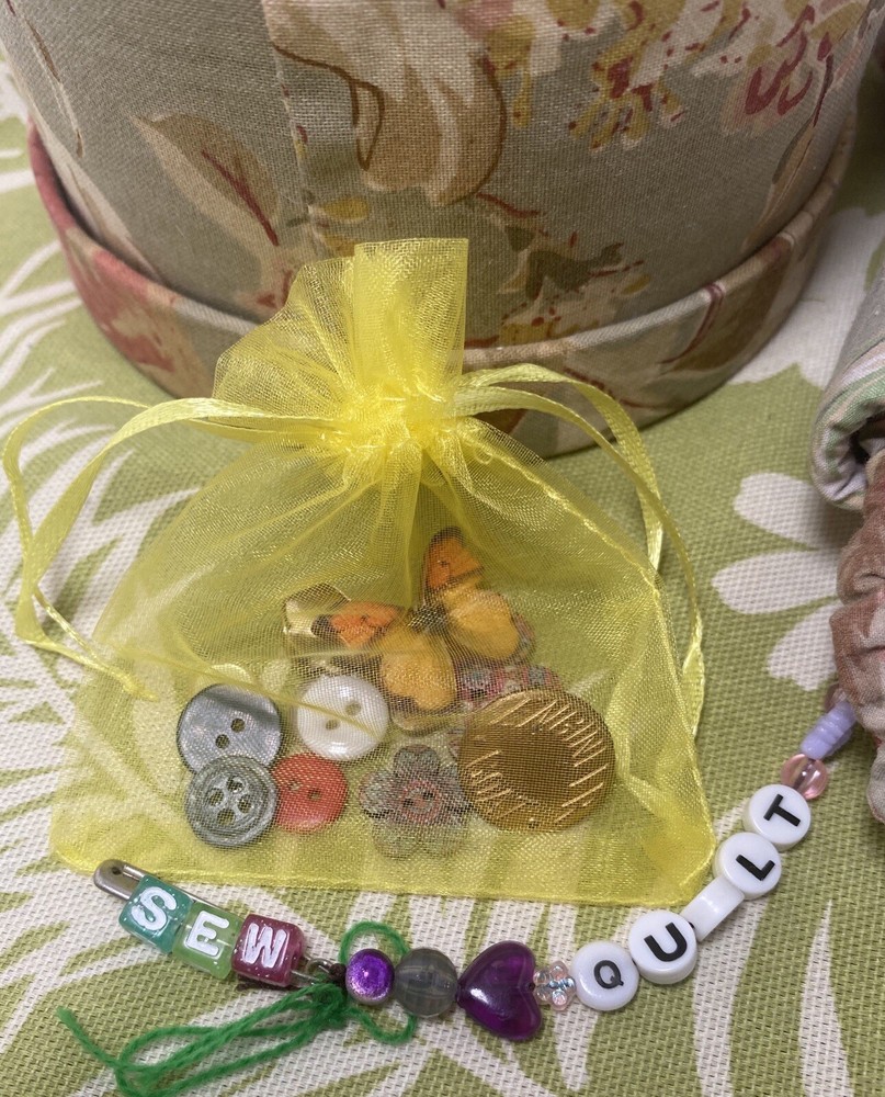 Pin cushion Needle Book Notions 59