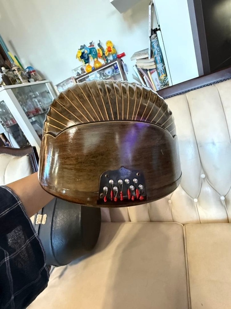 78: Mandolin Spruce body 8 strings