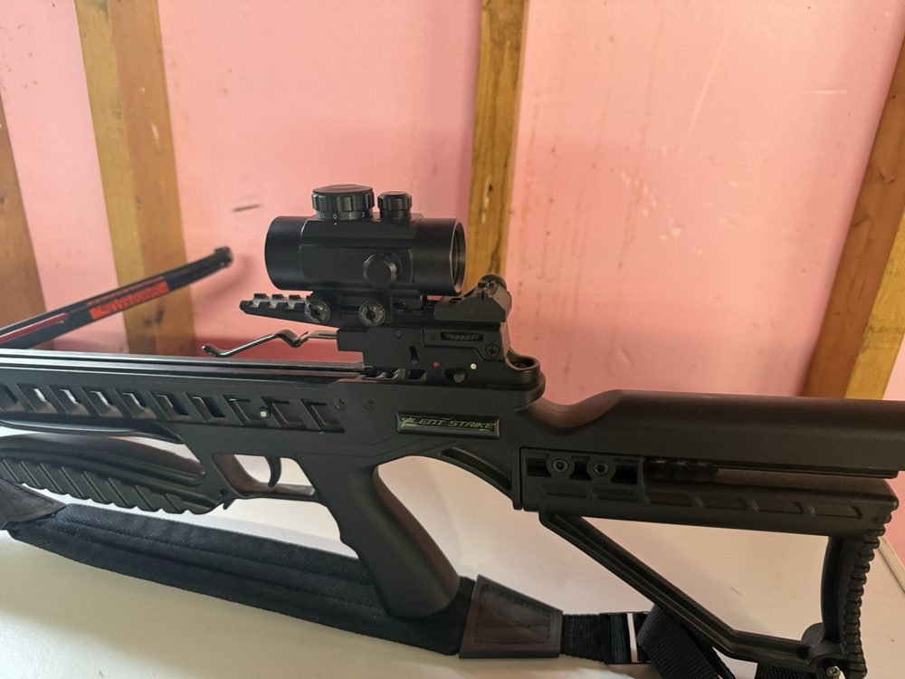 Silent strike Crossbow 150LB With Quick Disconnect Quiver