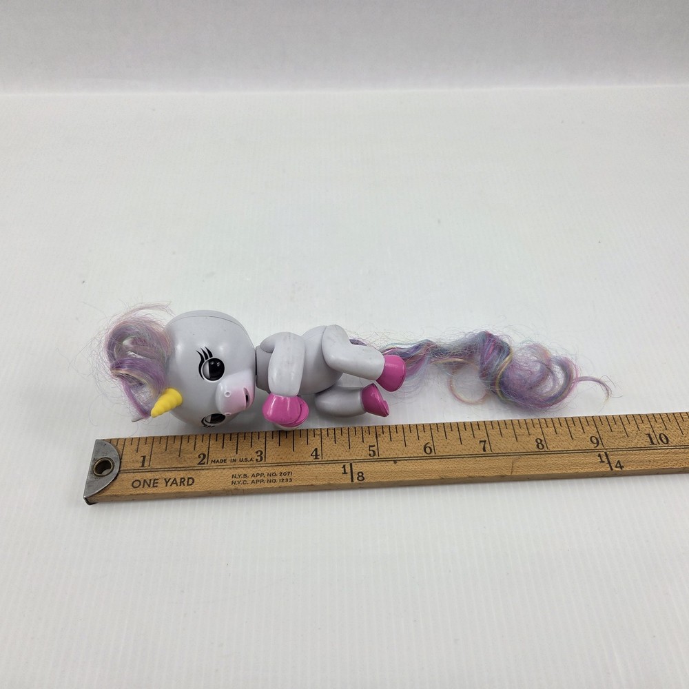 Fingerlings Electronic Interactive Happy Unicorn White with Rainbow Mane