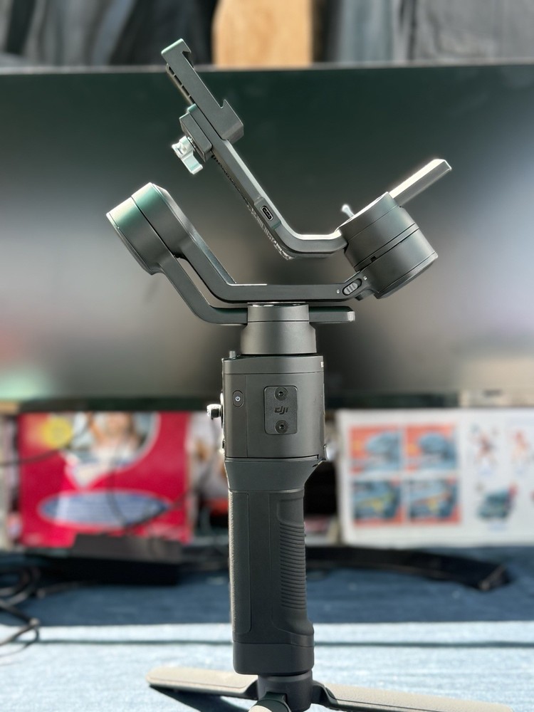 DJI Ronin-SC Gimbal Stabilizer 3-Axis, Handheld, Essentials Kit