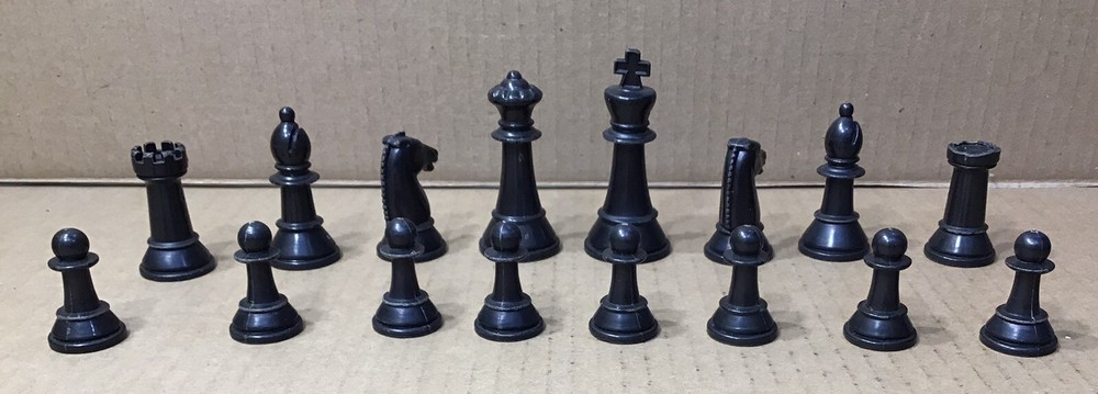 Vintage 1945 E. S, Lowe Co. Tournament Chessmen Staunton Pattern Set & Rules