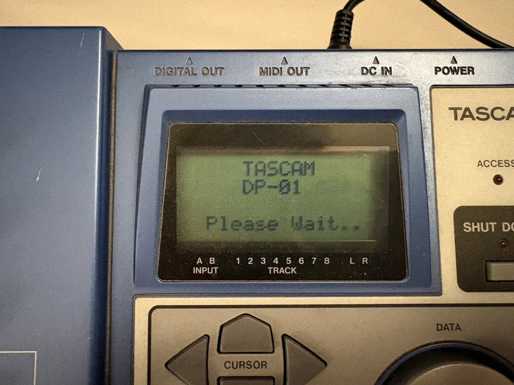 TASCAM DP-01 8-Track Digital Recorder READ DESCRIPTION: “Please Wait…” ERROR