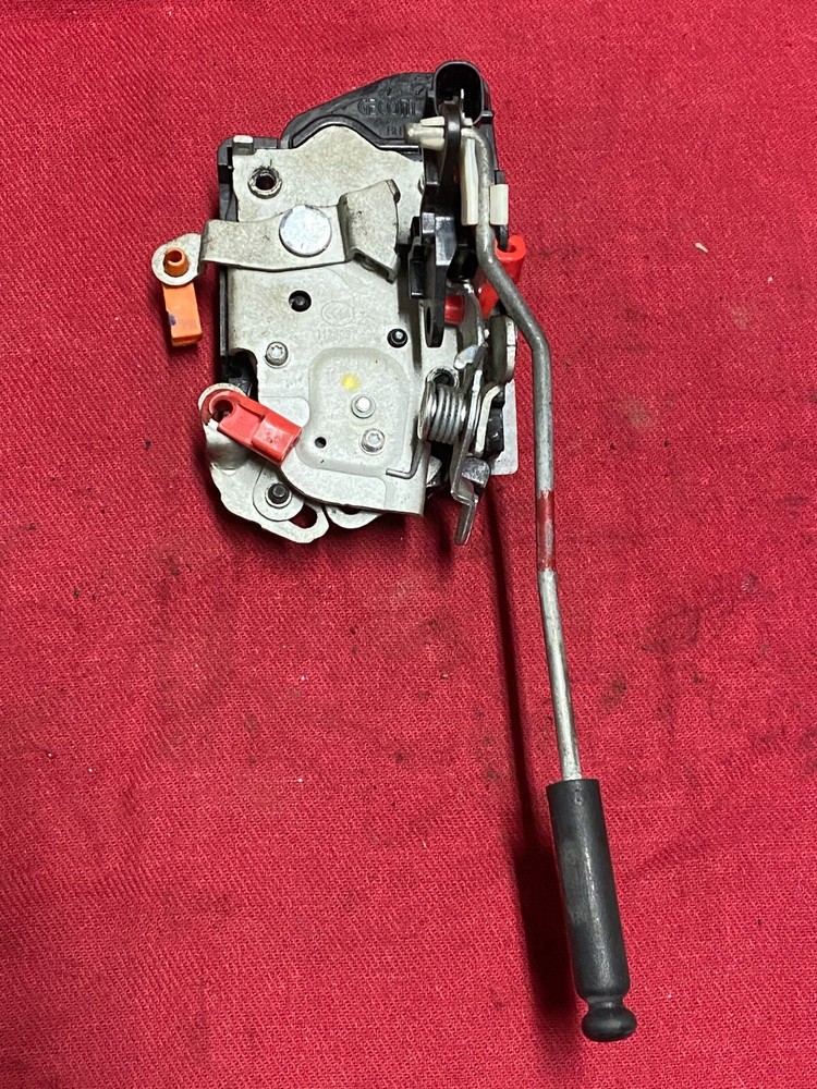 FREIGHTLINER  PASSENGER Side Door Latch 1120032 GECOM RIGHT