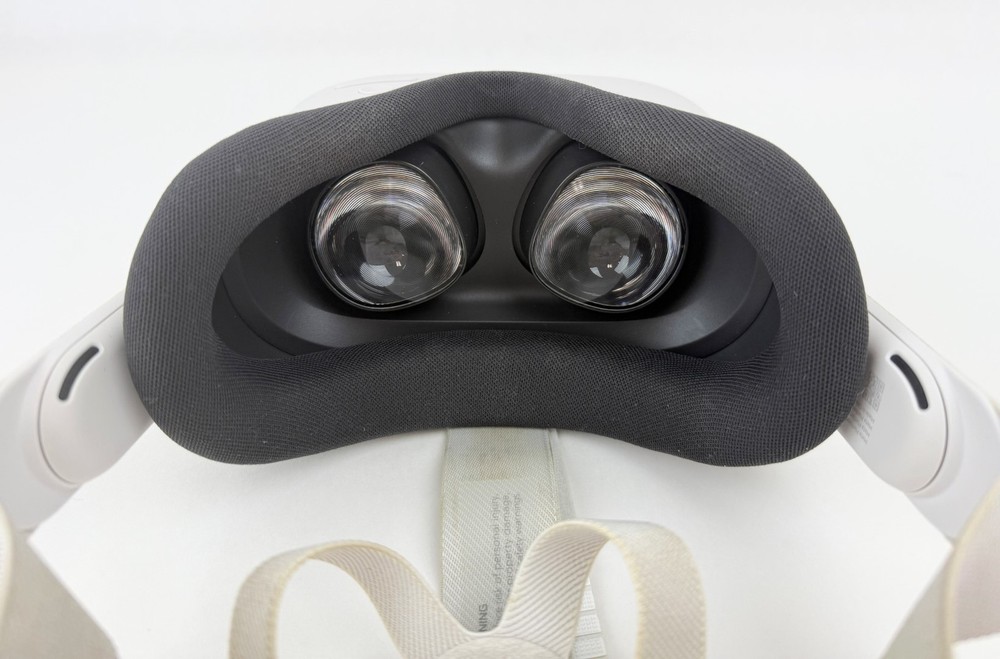 Oculus Quest 3S All-In-One Headset 128GB