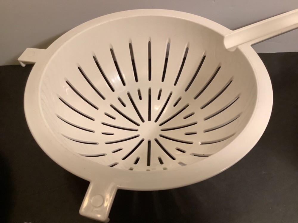 PYREX Accessories White 8.5” Colander Strainer with Handle Pot Hooks Vintage