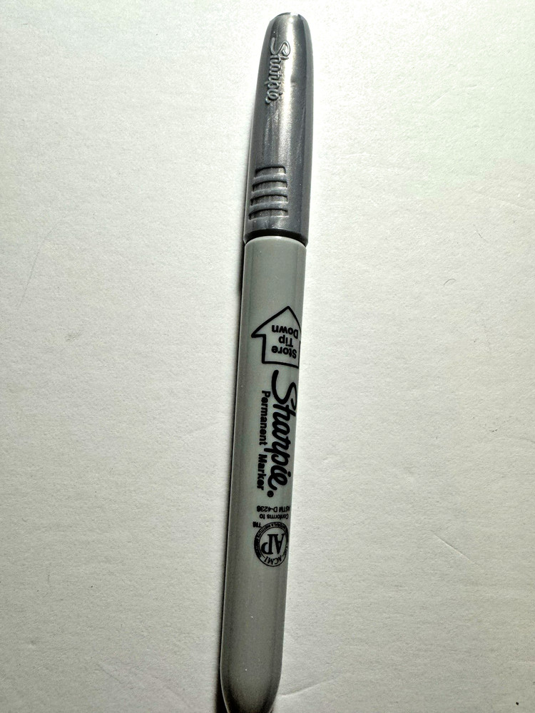 Sharpie Fine Point Metallic Silver Permanent Marker Pack of 1