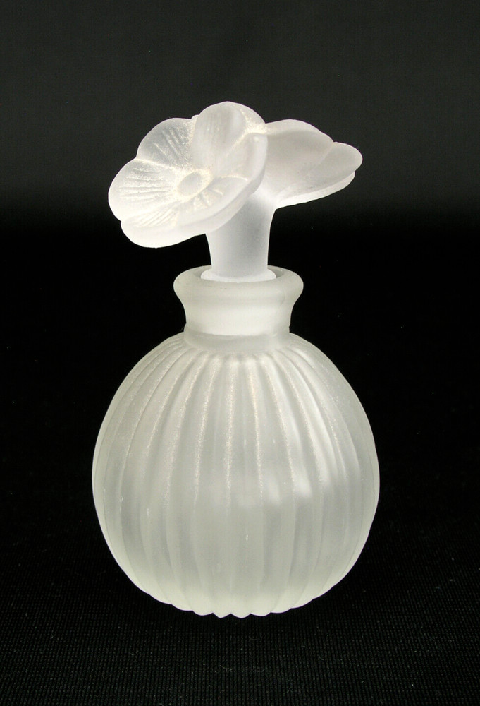 FROSTED 4" PERFUME BOTTLE w/ TWO FLOWERS STOPPER - VERTICAL RIBBING