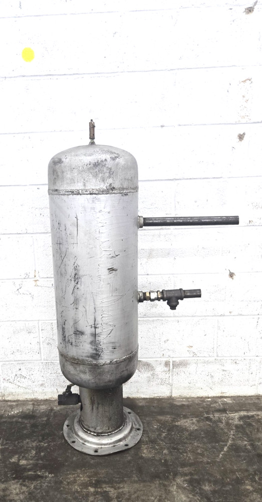 UNBRANDED VERTICAL AIR RECIEVER TANK ***APPROX 100 GALLONS
