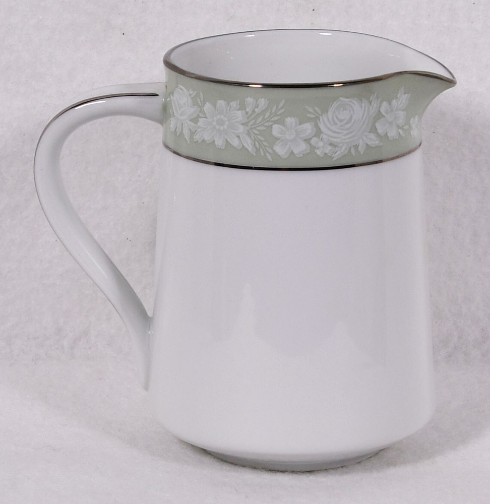 Noritake Vienne #6885 Creamer (3 3/4")