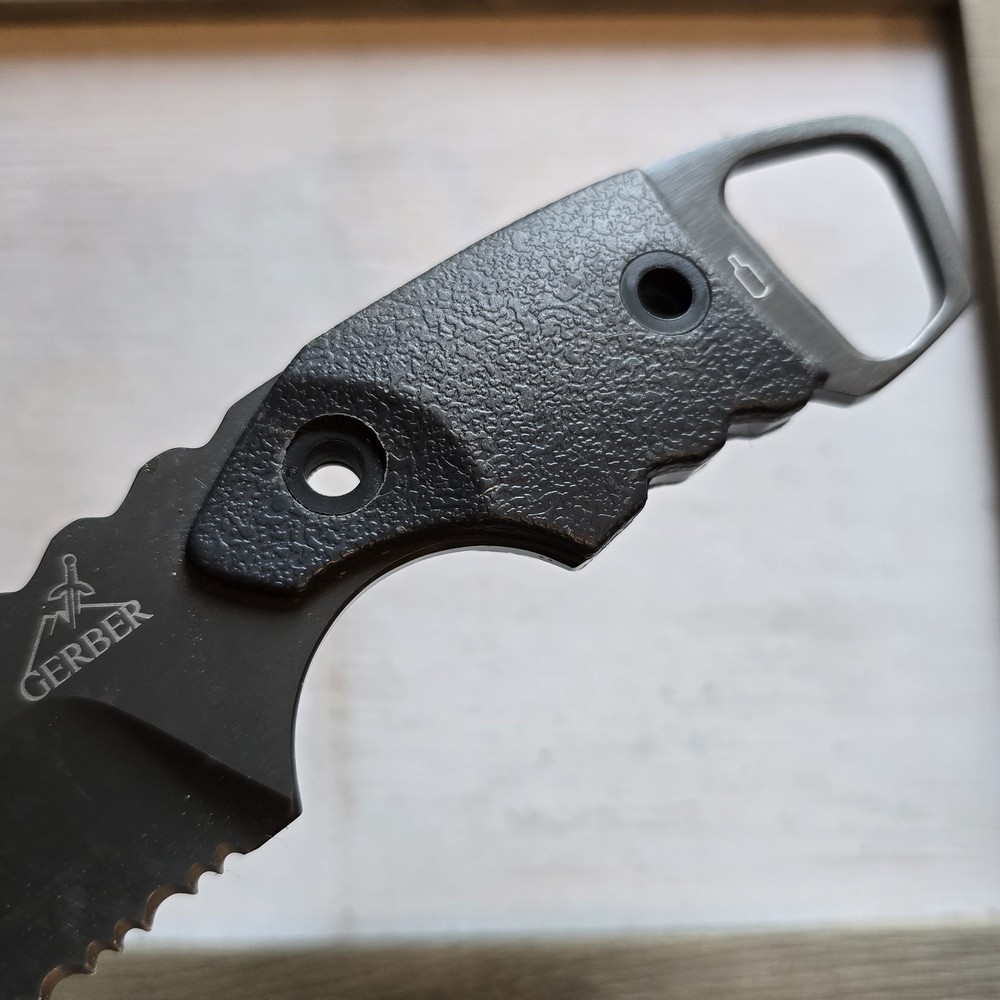 GERBER EPIC FIXED BLADE KNIFE & SHEATH HAS BOTTLE OPENER