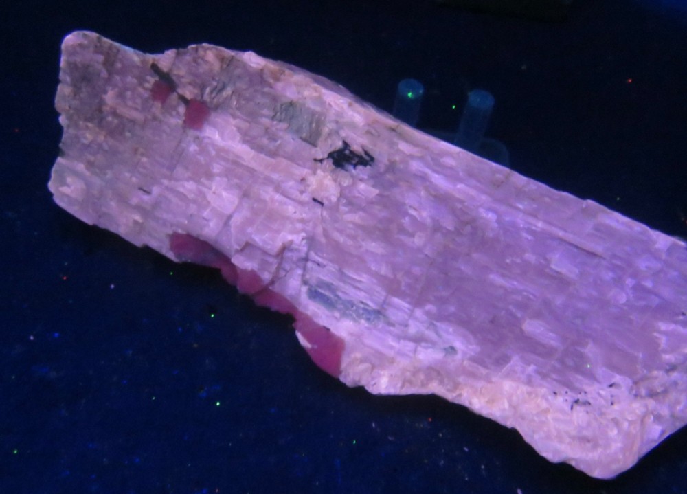 Fluorescent : AGRELLITE - Kipawa River Complex , Temiscamingue , Quebec