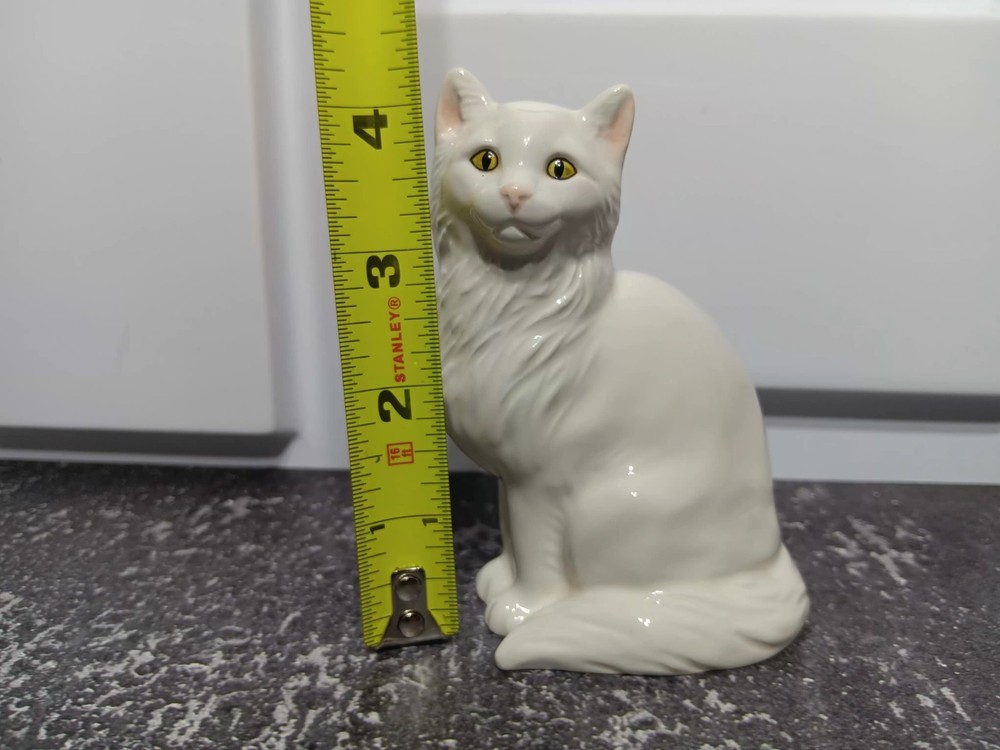 John Beswick Long Haired Seated White Cat Figurine 4"
