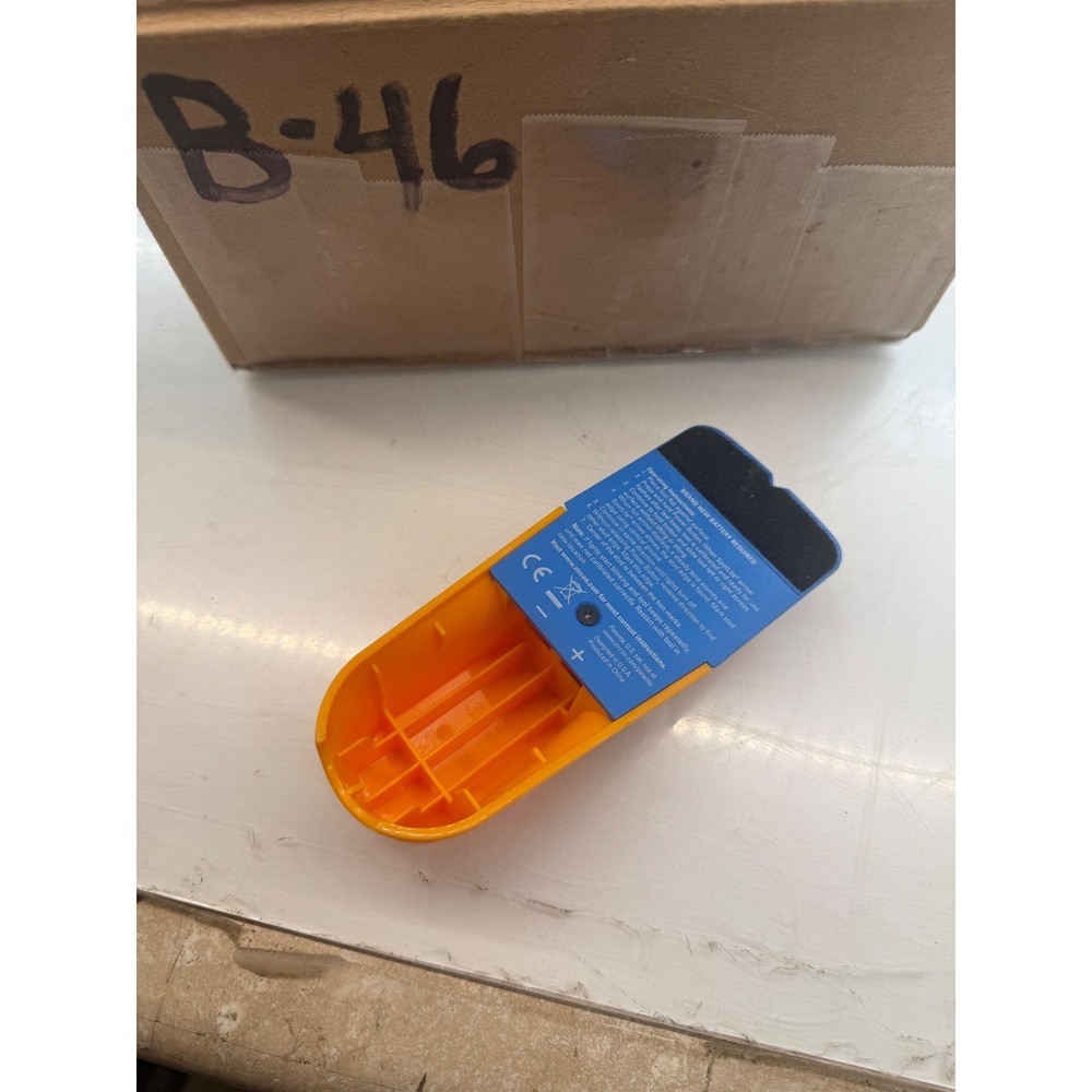 Zircon StudSensor WM5 Wall Scanner Locator Detector with Battery Compartment