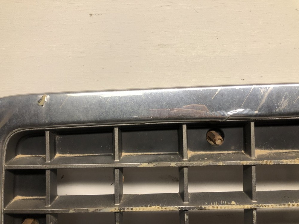 2003-2017 Volvo VNL Grille - Used