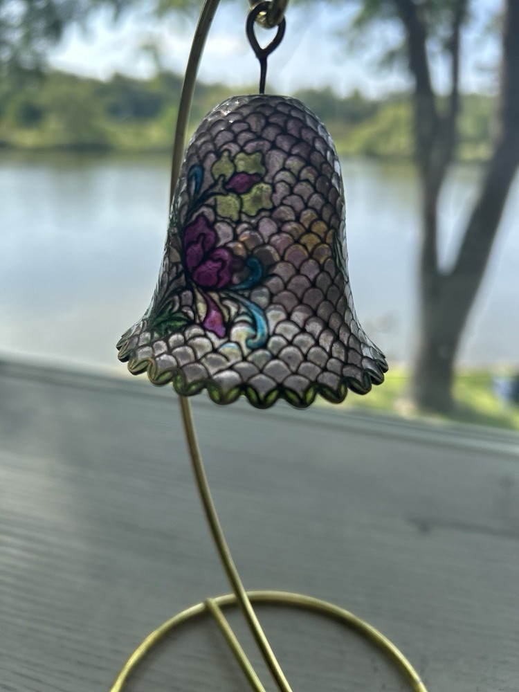 Delicate And Beautiful Pique Bell