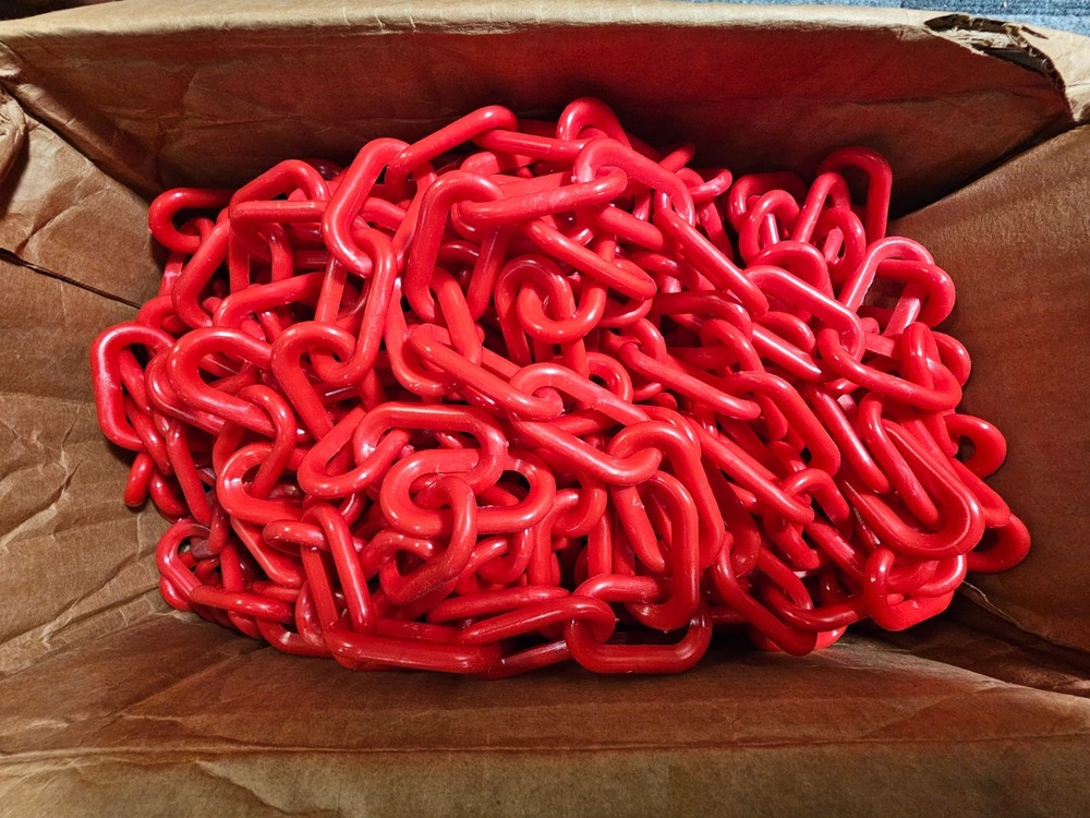 Plastic Chain 6CDU6 Red, 100 ft Length, Polyethylene, Gloss Finish