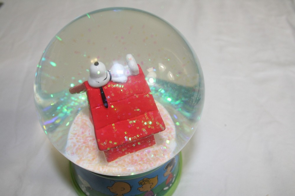 Peanuts Group Walk outside Snow Globe 2020 Christmas