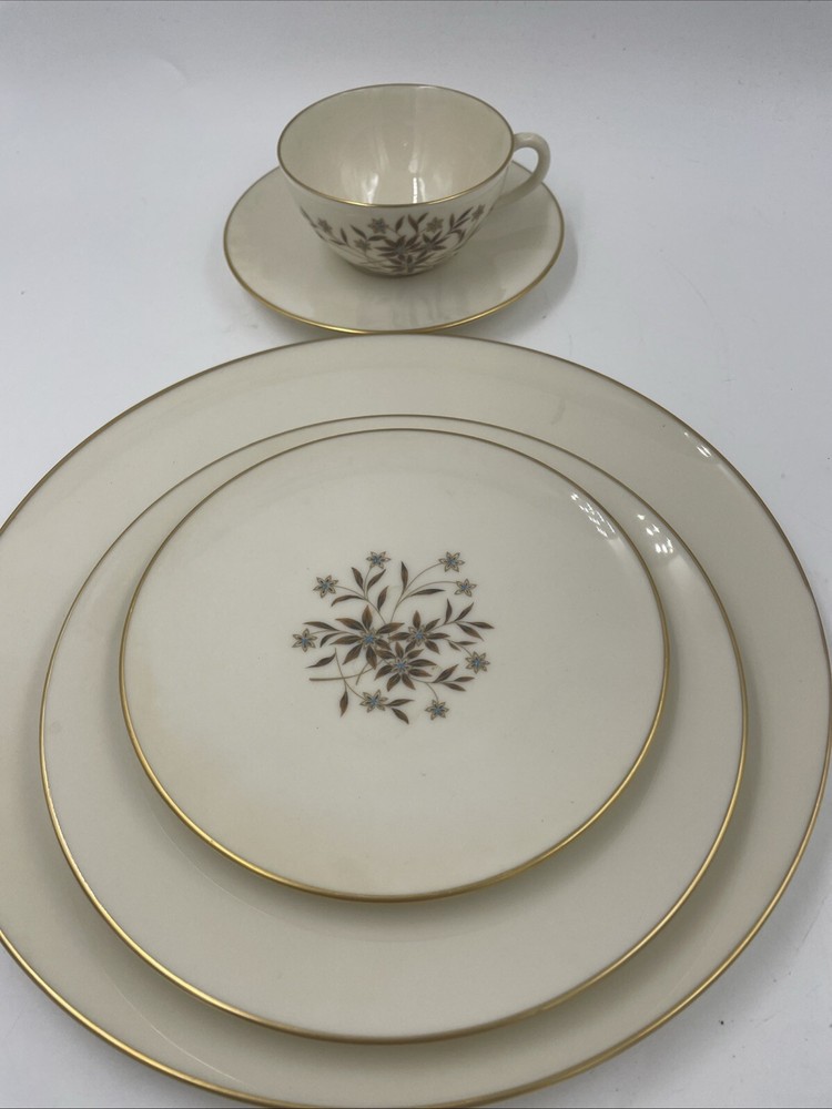 STARLIGHT (By:LENOX) China Set- 8-Settings ( 5 Pieces Each) EXCELLENT!