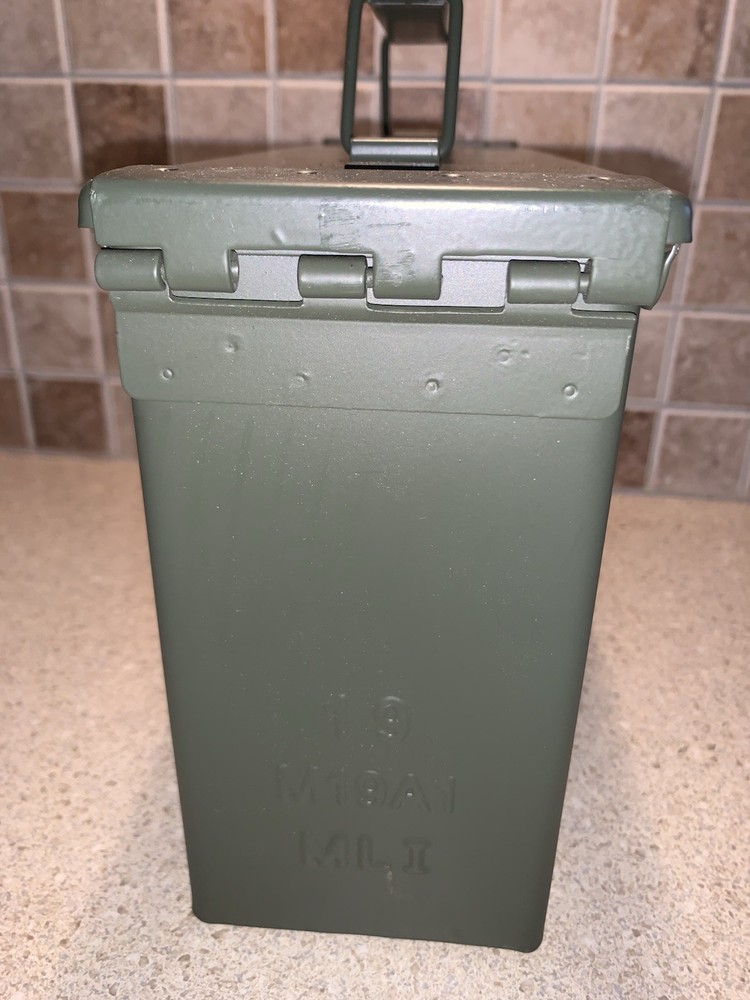 m19A1 19 ammo can. Excellent Condition. Solid Metal, NOT Thin.