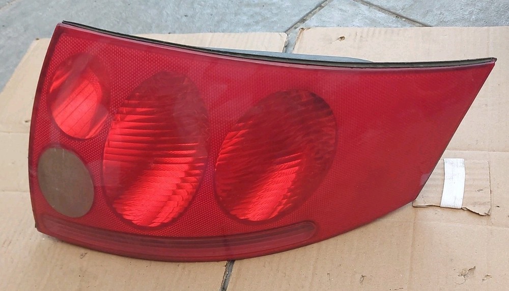 AUDI TT MK1 DRIVESIDE RIGHT REAR TAILGATE LIGHT 89100110 IN A WORKING ORDER