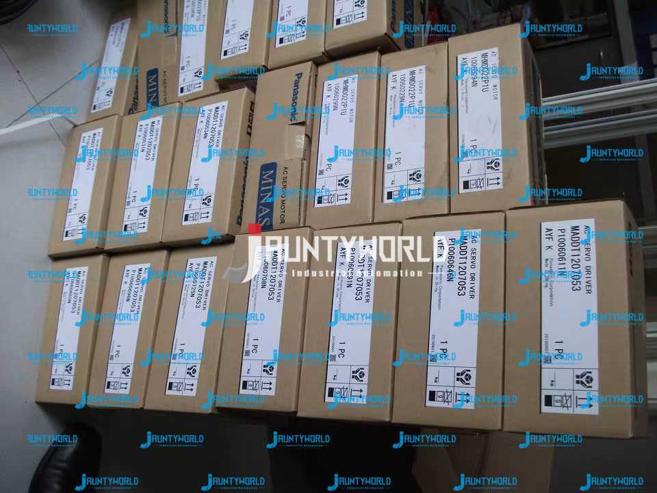 ONE NEW PANASONIC SERVO MOTOR MSMZ012B1F