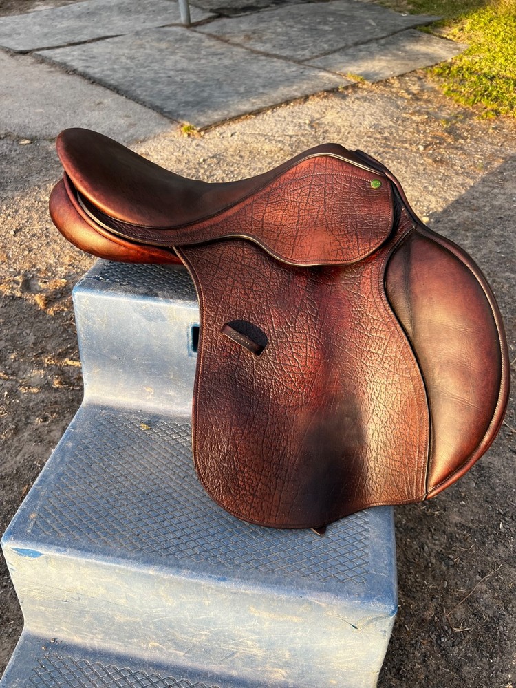 County Conquest 17” M Tree Jump Saddle w/ XTR Leather