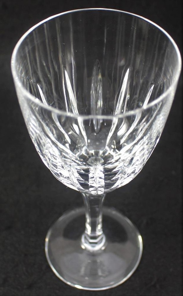 Atlantis Castelo Cut Crystal Wine Glass