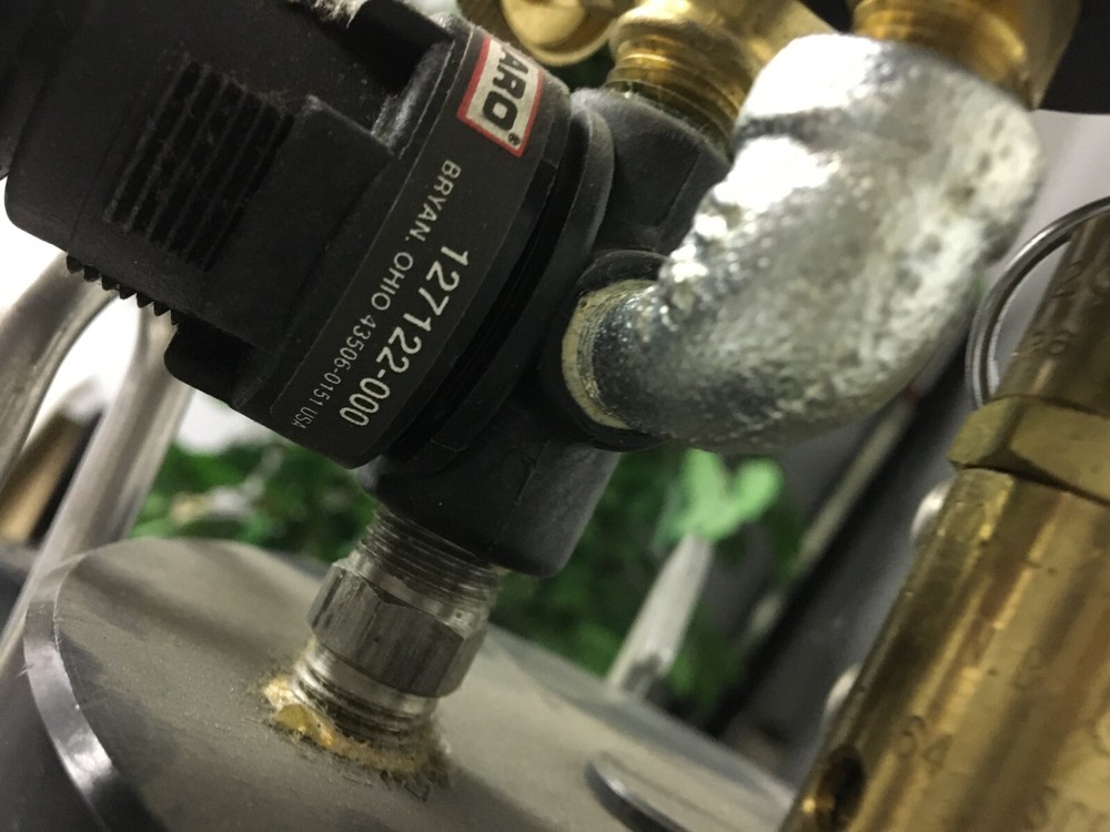 ARO Regulator and Hydraulic Cylinder Refill System - 034