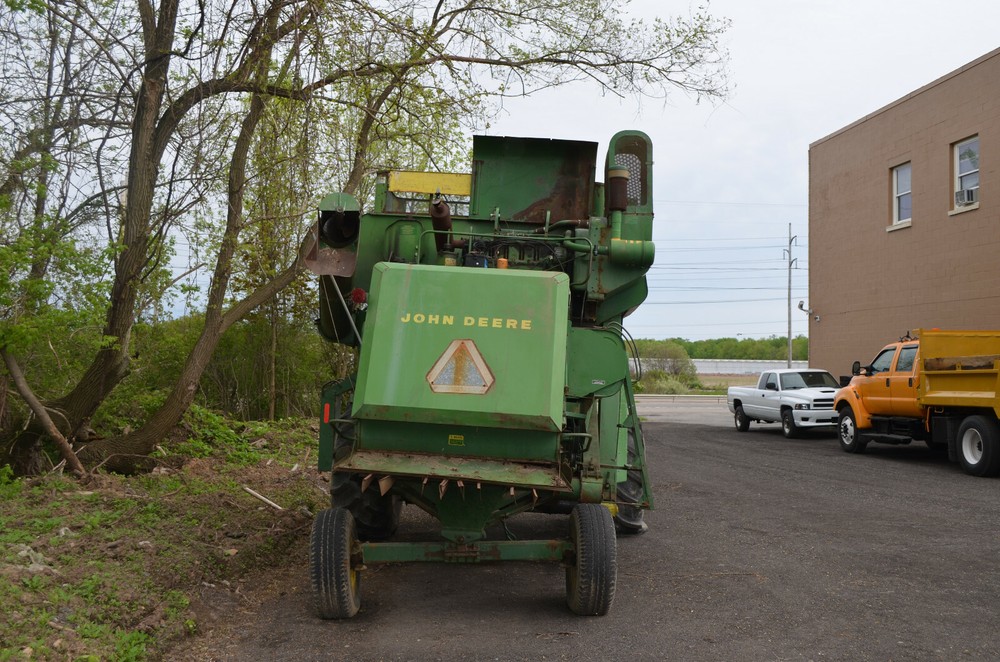 John Deere Combine E0105