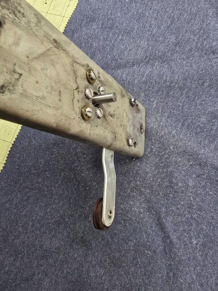 Hammarlund SP-600 Ham Radio Receiver Part - Frequency Dial Support Assembly