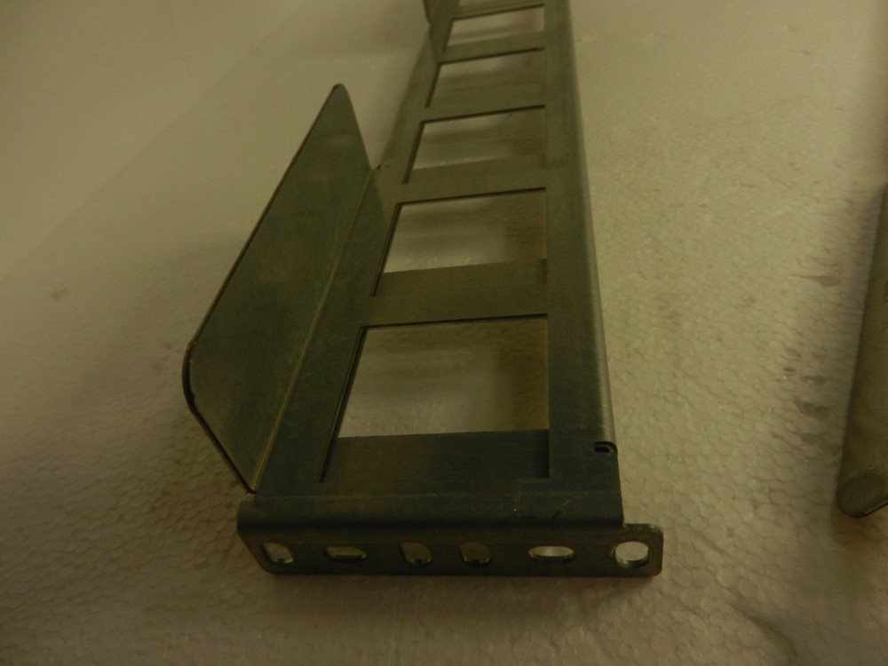Server Rackmount Sliding Rails ( Please see all pics ) )